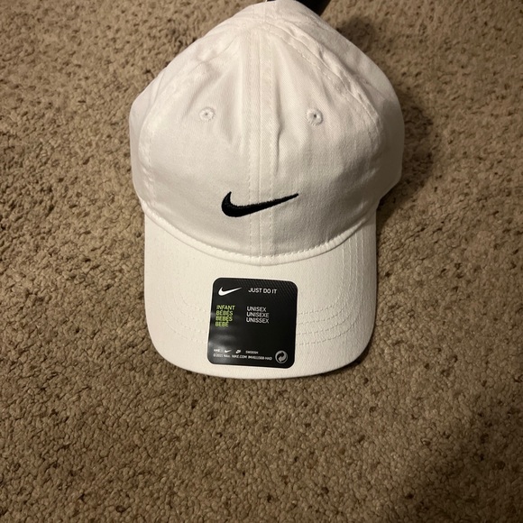 Nike hat - Picture 2 of 3
